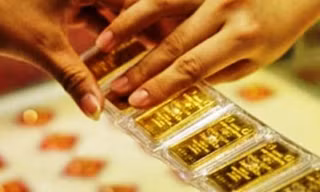 Vàng và USD cùng tăng