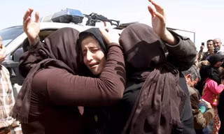 Các phụ nữ thuộc tộc người Yazidi là đối tượng chính bị IS bắt cóc và cưỡng hiếp. Ảnh: Reuters