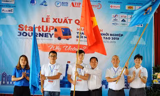 Lễ trao cờ xuất quân Hành trình thanh niên khởi nghiệp đổi mới sáng tạo 2019