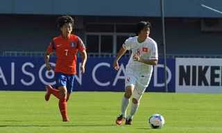 U19 Việt Nam đối đầu với U19 Hàn Quốc. Ảnh: Zing