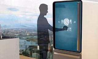 Hacker thâm nhập vào nhiều trung tâm đa phương tiện, tivi, tủ lạnh có kết nối Internet, nhóm hacker đã dùng chính những hệ thống này để phát tán hàng trăm nghìn e-mail chứa mã độc đến đối tượng doanh nghiệp trên toàn cầu.