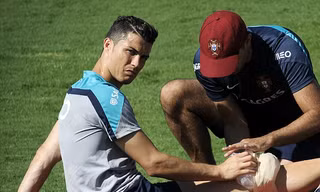Ronaldo bỏ ngoài tai lời cảnh báo từ bác sĩ Noronha