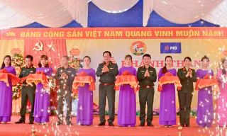 Hơn 300 trẻ em vùng biên Kon Tum phấn khởi vì có trường mới