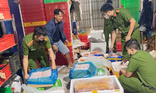 Phát hiện hơn 1,6 tấn bánh kẹo không rõ nguồn gốc tại Lâm Đồng