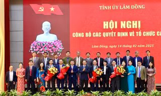 Lâm Đồng công bố các quyết định về tổ chức cán bộ