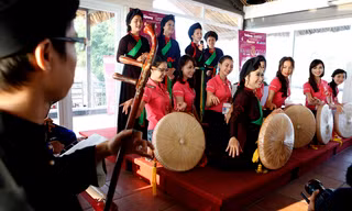 Vui hát quan họ. Ảnh: Hồng Vĩnh