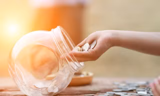 Quản lý việc chi tiêu: Lật tẩy những lời nói dối khiến mới đầu tháng đã rỗng túi