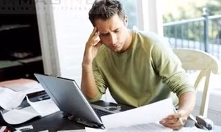 Áp lực công việc dẫn tới căng thẳng thần kinh (Ảnh minh họa)