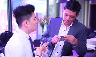 Bình Minh háo hức với chiếc thẻ Timo trên tay.