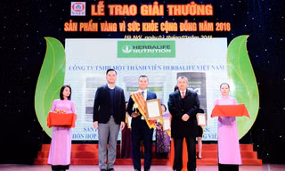 Herbalife Việt Nam nhận giải 'Sản phẩm vàng vì sức khỏe cộng đồng'