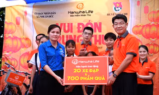 Hanwha Life Việt Nam tổ chức lễ hội trung thu và trao quà cho thiếu nhi tại Củ Chi 