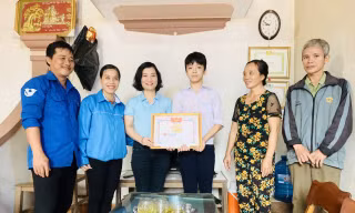 Nam sinh lớp 9 dũng cảm cứu hai bạn học sinh bị rơi xuống dòng nước lũ