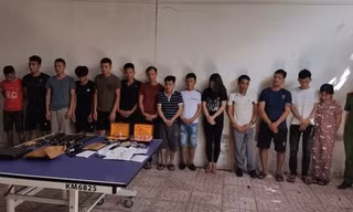 Triệt phá ổ bạc lúc đêm khuya thu giữ hơn 250 triệu cùng hàng 'nóng'