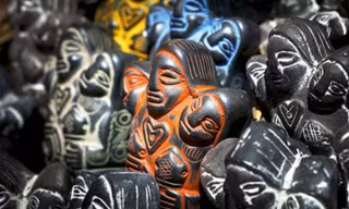 Tượng Mẹ Trái đất Pachamama cầu xin sức khỏe và may mắn cho gia đình. Ảnh: Micah Spangler.