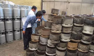 Sống chung với 'bom nổ chậm'