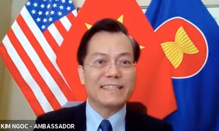 Đại sứ Việt Nam tại Mỹ Hà Kim Ngọc tại buổi trao đổi. (Ảnh: ĐSQ VN)