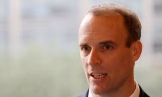 Ngoại trưởng Anh Dominic Raab. (Ảnh: Reuters)