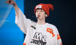 Concert Baekhyun ngày 2: Fan rưng rưng hát mừng sinh nhật sớm EXO 12 tuổi