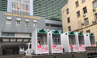 Năm nhà lấy mẫu đầu tiên được tặng cho CDC Hà Nội