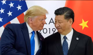 Tổng thống Mỹ Donald Trump và Chủ tịch Trung Quốc Tập Cận Bình tại cuộc gặp bên lề thượng đỉnh G20 ở Osaka. (Ảnh: Reuters)