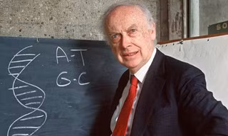 Nhà khoa học James Watson, nhận giải Nobel năm 1962 với công trình khám phá cấu trúc xoắn kép của ADN.