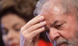 Cựu Tổng thống Brazil Luiz Inacio Lula da Silva bị kết án gần 10 năm tù vì tội danh tham nhũng.