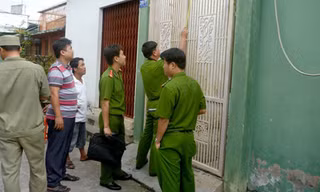 Thanh niên khỏa thân vác búa 'đại náo' khu phố lúc tinh mơ