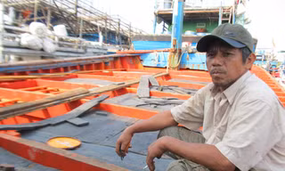 Tàu Trung Quốc chặn hơn 20 tàu cá Việt Nam vào Hoàng Sa trú bão?