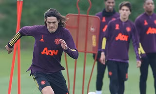 Cavani tiếp tục lỡ hẹn với M.U