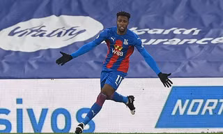 Wilfried Zaha từng sa sút vì không được đến Arsenal.