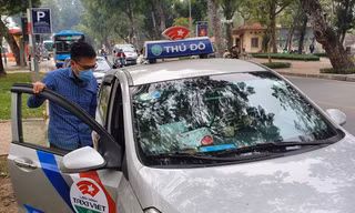 Khách hàng giảm, nhiều tài xế taxi gặp khó về các khoản tiền phải đóng cho hãng xe