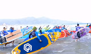 Vui hết cỡ hội thi Sup ở biển Đà Nẵng