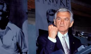 Cựu Thủ tướng Australia Bob Hawke trong buổi ra mắt hồi ký của ông vào năm 1994