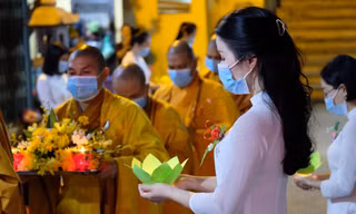 Không tập trung đông người trong đại lễ Vu lan. Ảnh: HOÀNG MẠNH THẮNG 