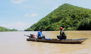 Đoạn sông Ba uốn lượn quanh đèo Tô Na với núi non trùng điệp 