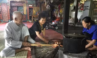 Gian bếp người Tày ở Lạng Sơn luôn đỏ lửa. Ảnh: Duy Chiến 