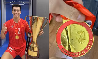 Tiến Linh gặp sự cố hy hữu liên quan đến tấm HCV AFF Cup 2024 nhờ dân mạng phát hiện