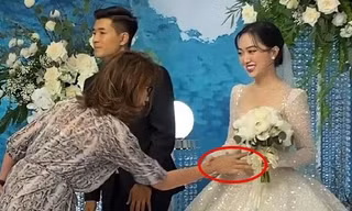 Cựu người mẫu Trang Trần bị chỉ trích vì hành động kém duyên với bà xã Hà Đức Chinh