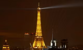 Tin và ảnh tháp Eiffel cháy trước đêm Giáng sinh tràn ngập, thực hư thế nào?