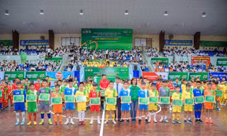 Nestlé MILO trao tặng 16 suất học bổng tại Giải bóng đá Nhi đồng toàn quốc - Cúp Nestlé MILO 2023