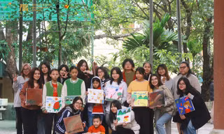 Sáng tạo trong hoạt động thiện nguyện của các bạn sinh viên ĐH Khoa học Xã hội và Nhân văn