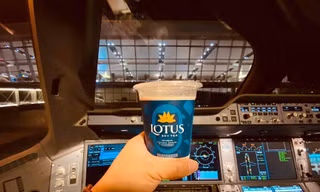 Không cần đi máy bay vẫn có thể uống trà sữa của Vietnam Airlines, giá cả có "trên trời"?