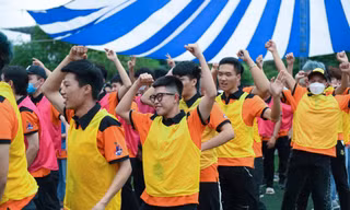 Teen 2K5 được "bao" vé máy bay tham gia sự kiện định hướng, trải nghiệm văn hóa Anh