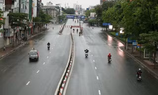 Nhiều địa phương quyết định giãn cách xã hội sau khi xuất hiện thêm các ca dương tính mới