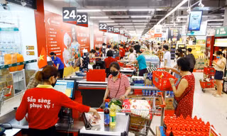 Mua sắm tại VinMart/VinMart+, hàng triệu khách hàng sẽ được tặng bảo hiểm sức khỏe