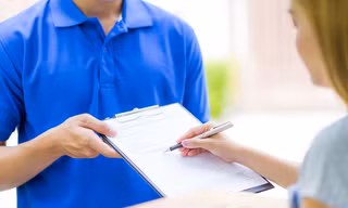 Doanh nghiệp startup nên tự làm thủ tục hay thuê dịch vụ thành lập công ty?