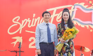 NSƯT - Á hậu Trịnh Kim Chi xuất hiện rạng ngời tại UEF trong tà áo dài truyền thống