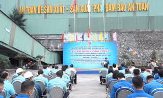 Đoàn Thanh niên TKV gắn biển công trình chào mừng kỷ niệm 15 năm thành lập Đảng bộ TKV
