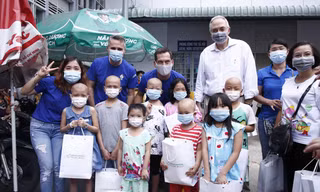Sanofi tiếp nối hành trình thiện nguyện 'Giấc mơ cho em' đến BV Ung bướu TP.HCM