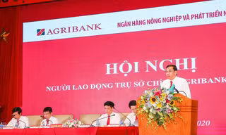 Đồng chí Trần Văn Dự - Phó Tổng Giám đốc Agribank, Trưởng ban tổ chức Hội nghị, báo cáo kết quả hoạt động kinh doanh năm 2019, 6 tháng đầu năm 2020, phương hướng nhiệm vụ những tháng cuối năm 2020